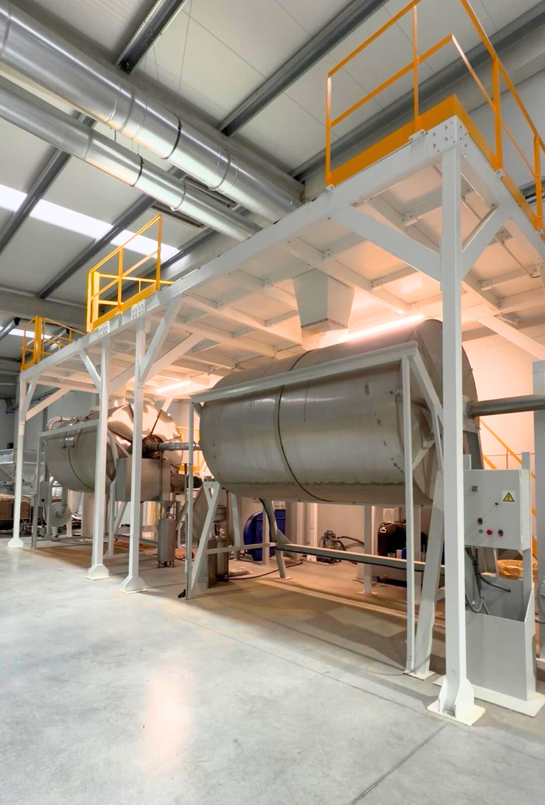 The stoppers undergo a disinfection and washing process using specific products and water, ensuring the removal of impurities and bleaching, always in compliance with international food safety standards.