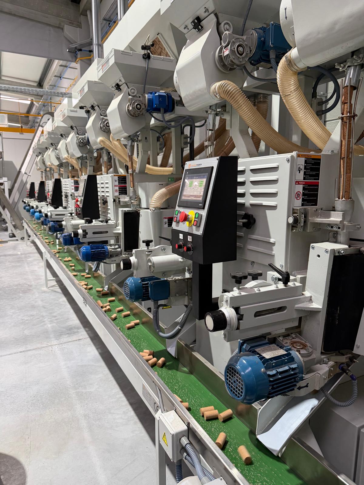 Following molding, the stoppers are polished and refined, with dimensions and finishes carefully adjusted to ensure consistent product quality.